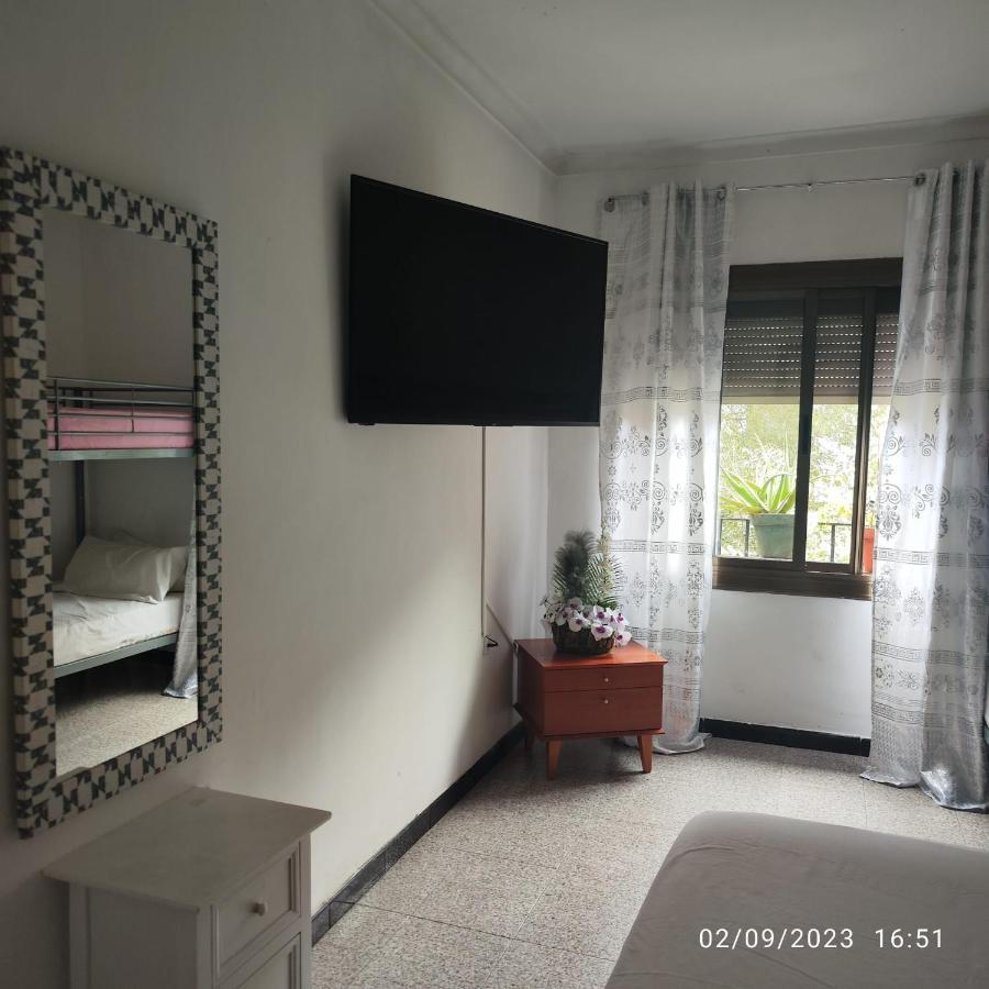 Apto Barcelona C R Apartment Santa Coloma de Gramenet ภายนอก รูปภาพ