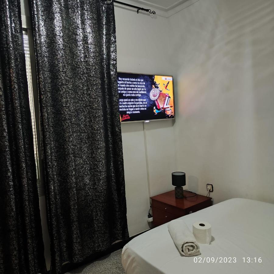 Apto Barcelona C R Apartment Santa Coloma de Gramenet ภายนอก รูปภาพ